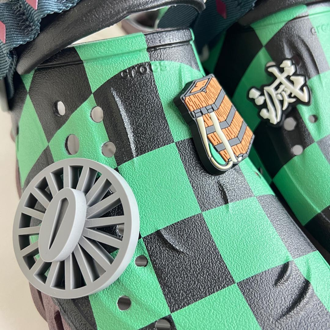 新品未使用品 鬼滅の刃コラボクロックスエコー 炭次郎モデル 27cm