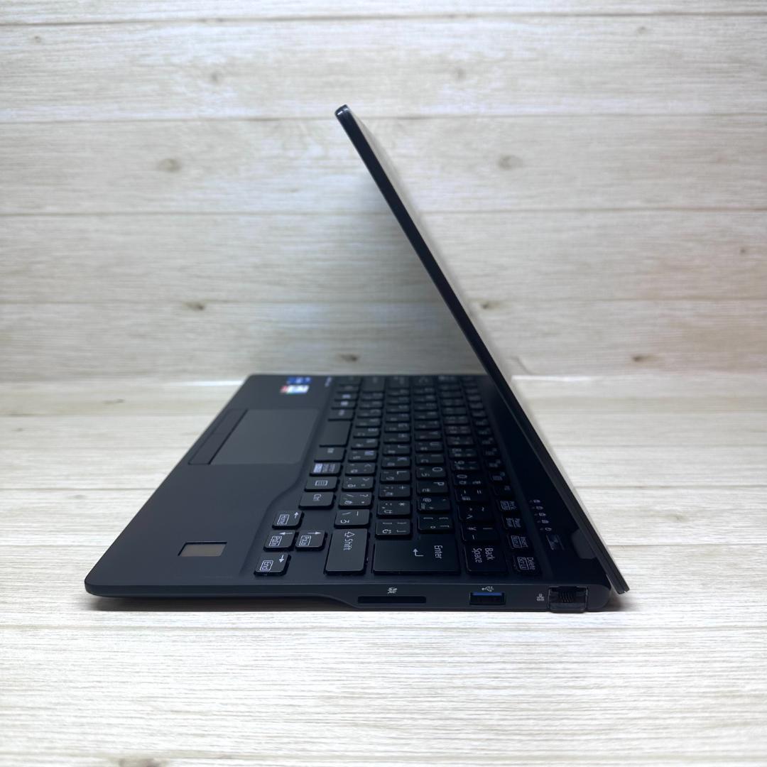 2021年製 13.3インチ 第11世代 SSD256GB 富士通 H04