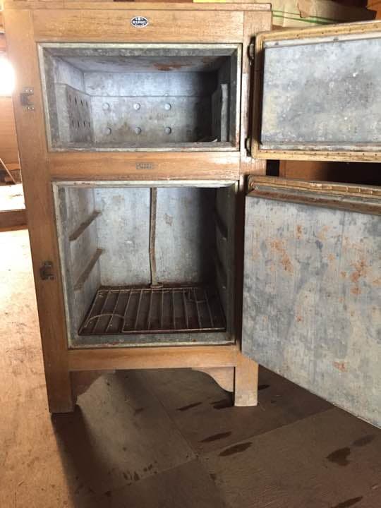 東北木材kkのアンティーク冷蔵庫