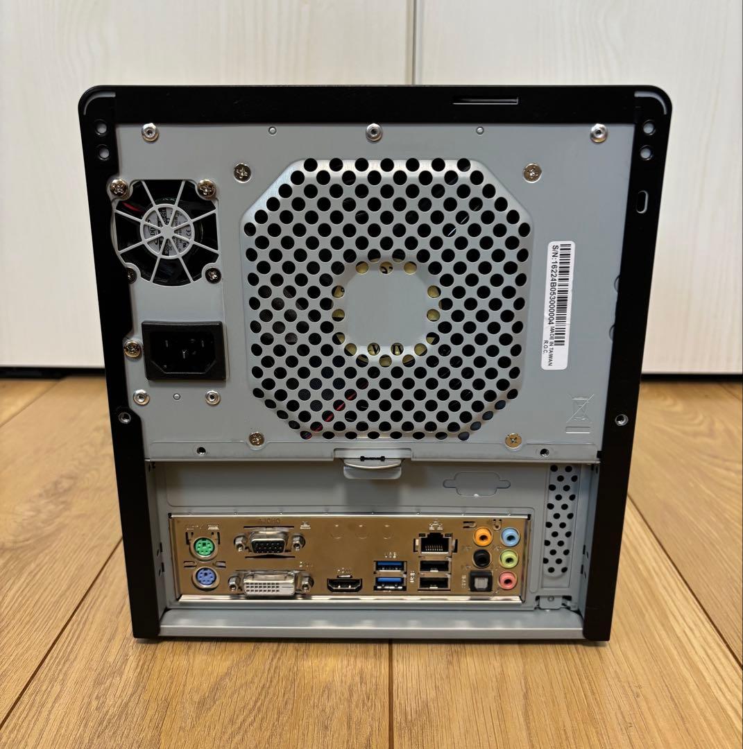 PCケース　Mini-ITX　HDD4ベイ　NAS向き　マザボ、電源付