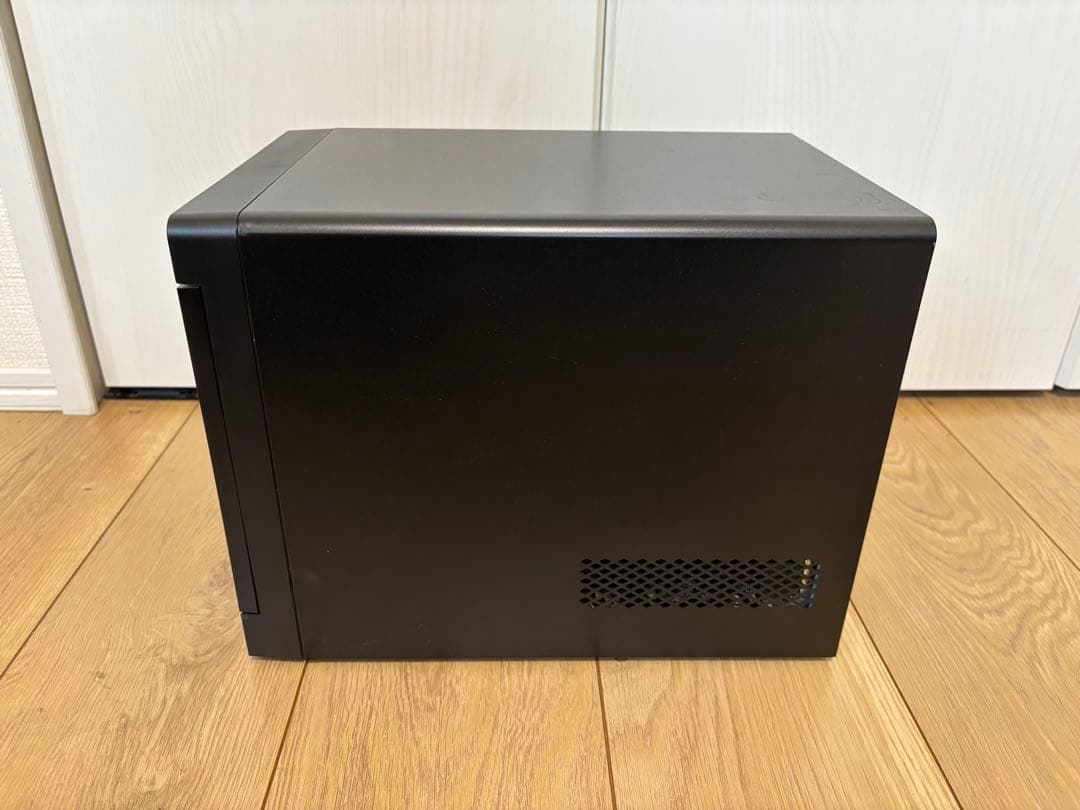 PCケース　Mini-ITX　HDD4ベイ　NAS向き　マザボ、電源付