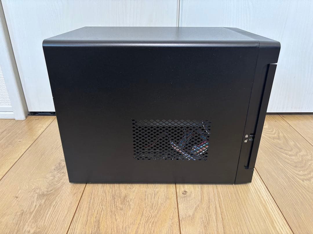 PCケース　Mini-ITX　HDD4ベイ　NAS向き　マザボ、電源付