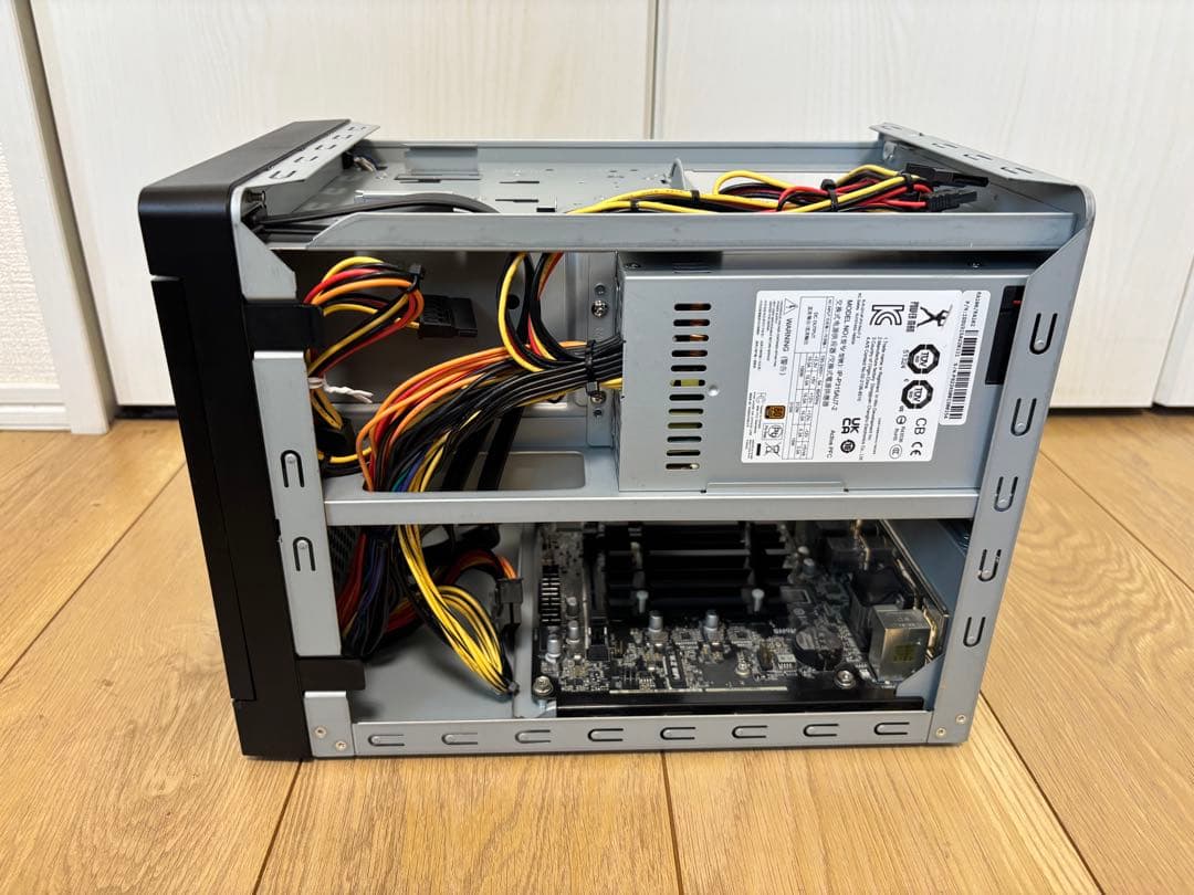 PCケース　Mini-ITX　HDD4ベイ　NAS向き　マザボ、電源付