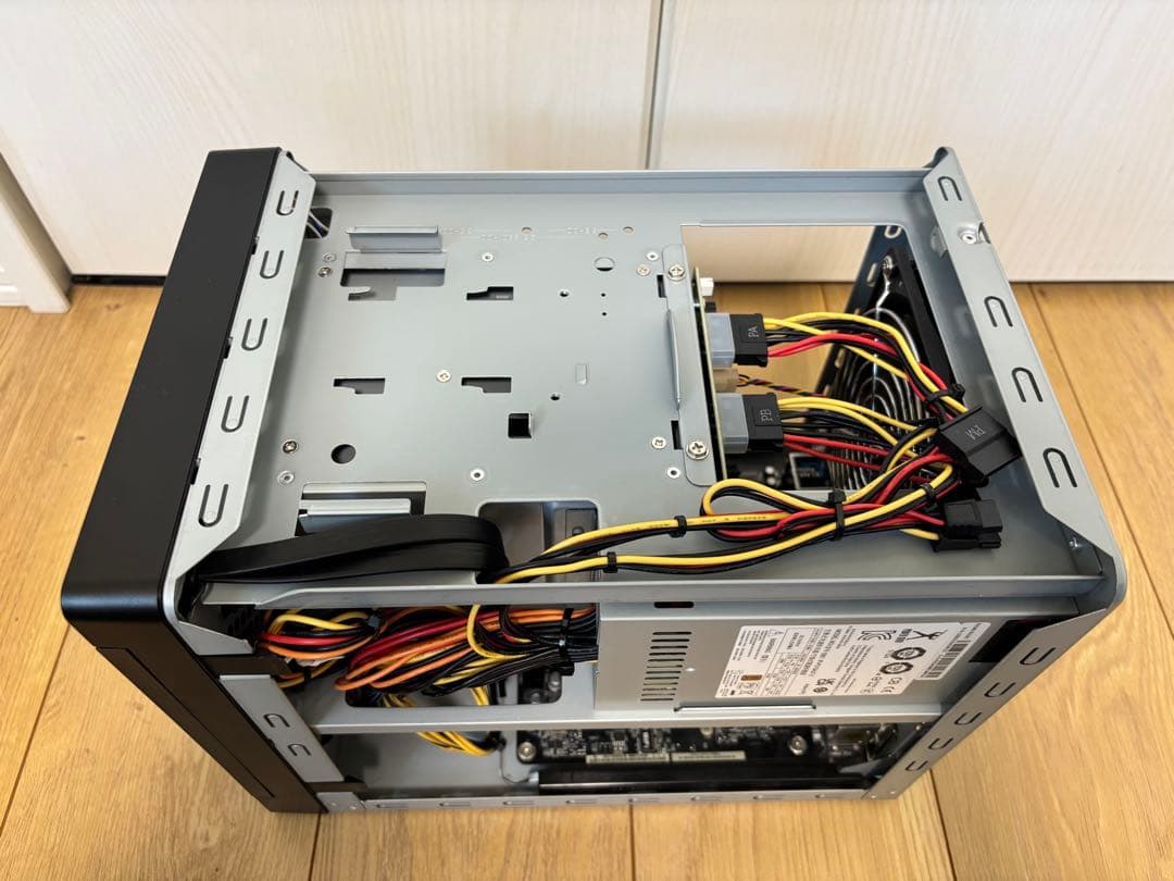 PCケース　Mini-ITX　HDD4ベイ　NAS向き　マザボ、電源付