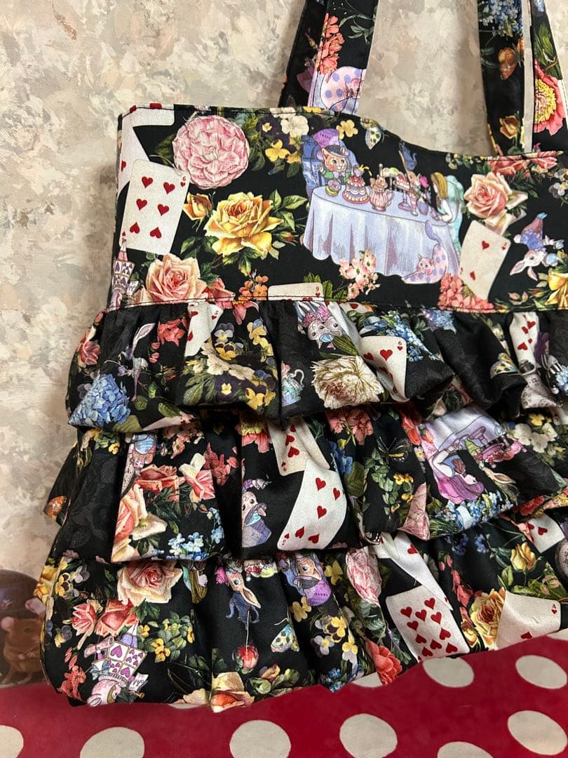 なん　ジョリーフルール フリルバッグ　Aliceパーティー柄ブラック