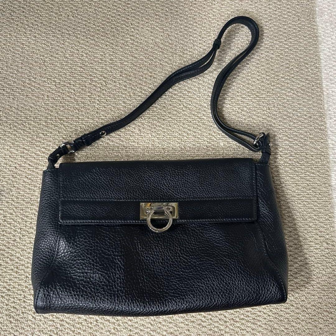 フェラガモ　ハンドバッグ（しま）