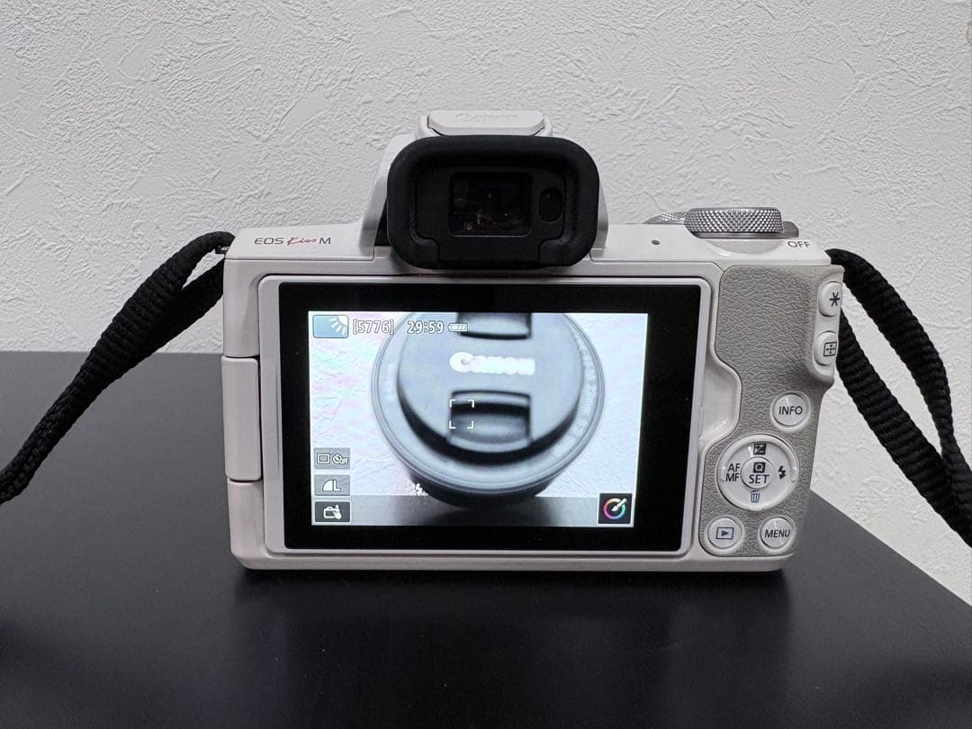 Canon ミラーレス一眼カメラEOS Kiss Mダブルレンズキット ホワイト