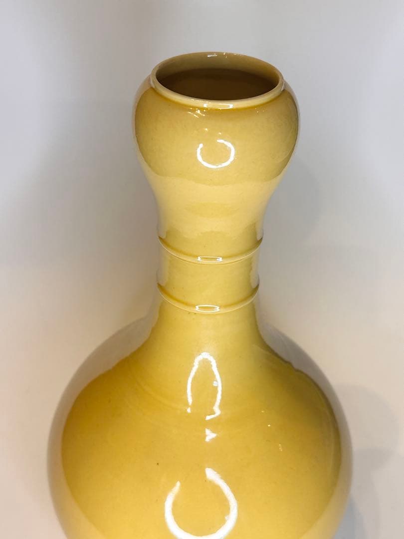 中国　大清乾隆年製　単色釉　黄釉　蒜頭瓶　底款有　古美術　骨董品　收藏品