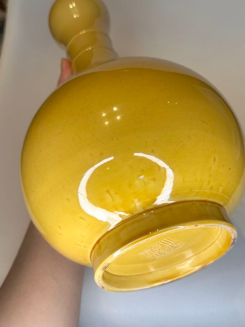 中国　大清乾隆年製　単色釉　黄釉　蒜頭瓶　底款有　古美術　骨董品　收藏品