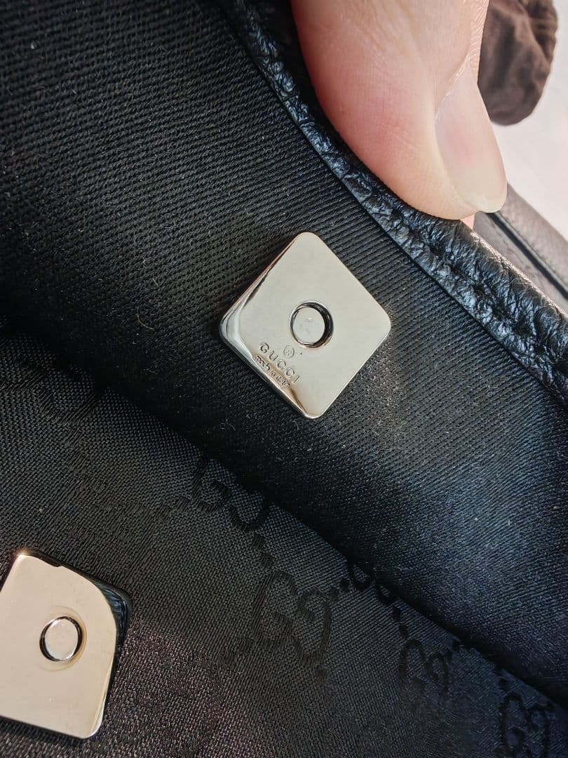 GUCCI ブラックショルダーバッグ