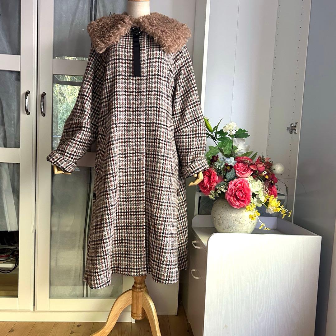美品　2022年ロイスクレヨン チェック柄ファー別襟　素敵なデザインロングコート