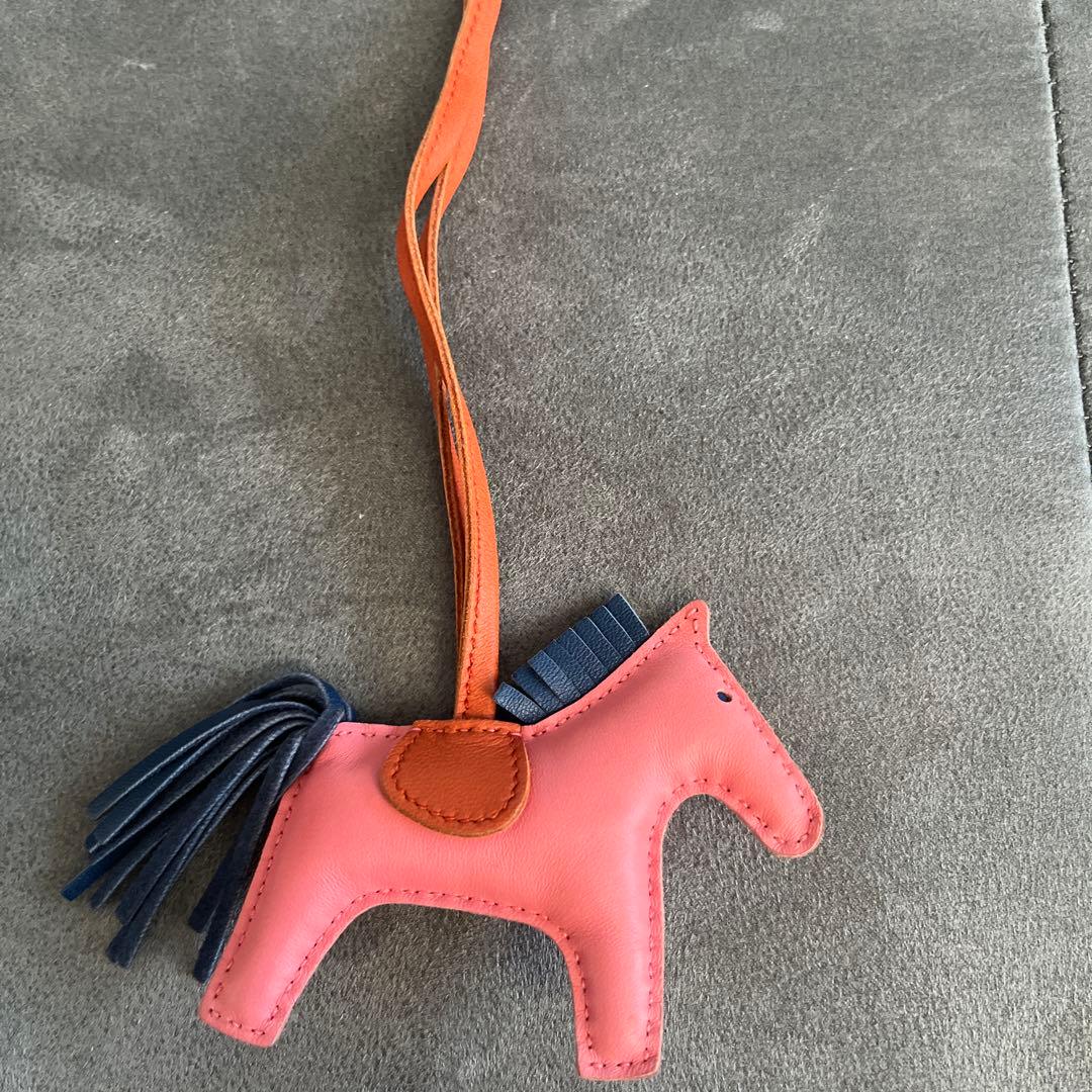 エルメス ロデオ チャーム PM ローズアザレ