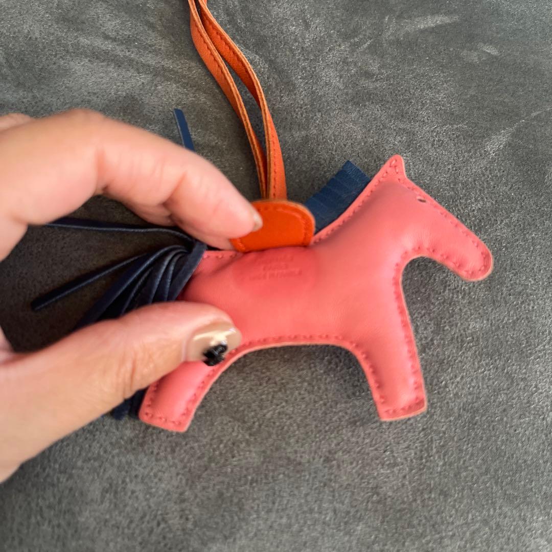 エルメス ロデオ チャーム PM ローズアザレ