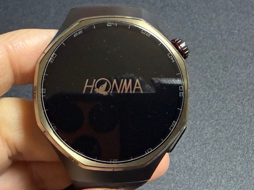 HUAWEI WATCH GT 6 Pro、45mmのブラック/ゴールドモデル。