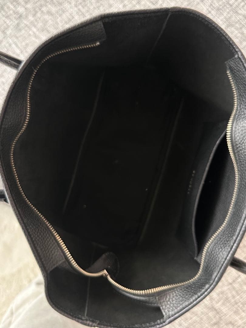 黒 レザービジネスバッグ 底鋲付き