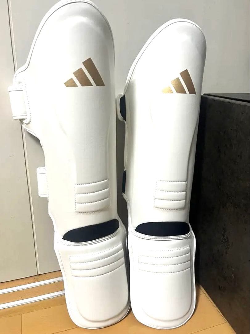 もっちゃんadidas NEW 超軽量 レガースホワイトゴールド/Sサイズ