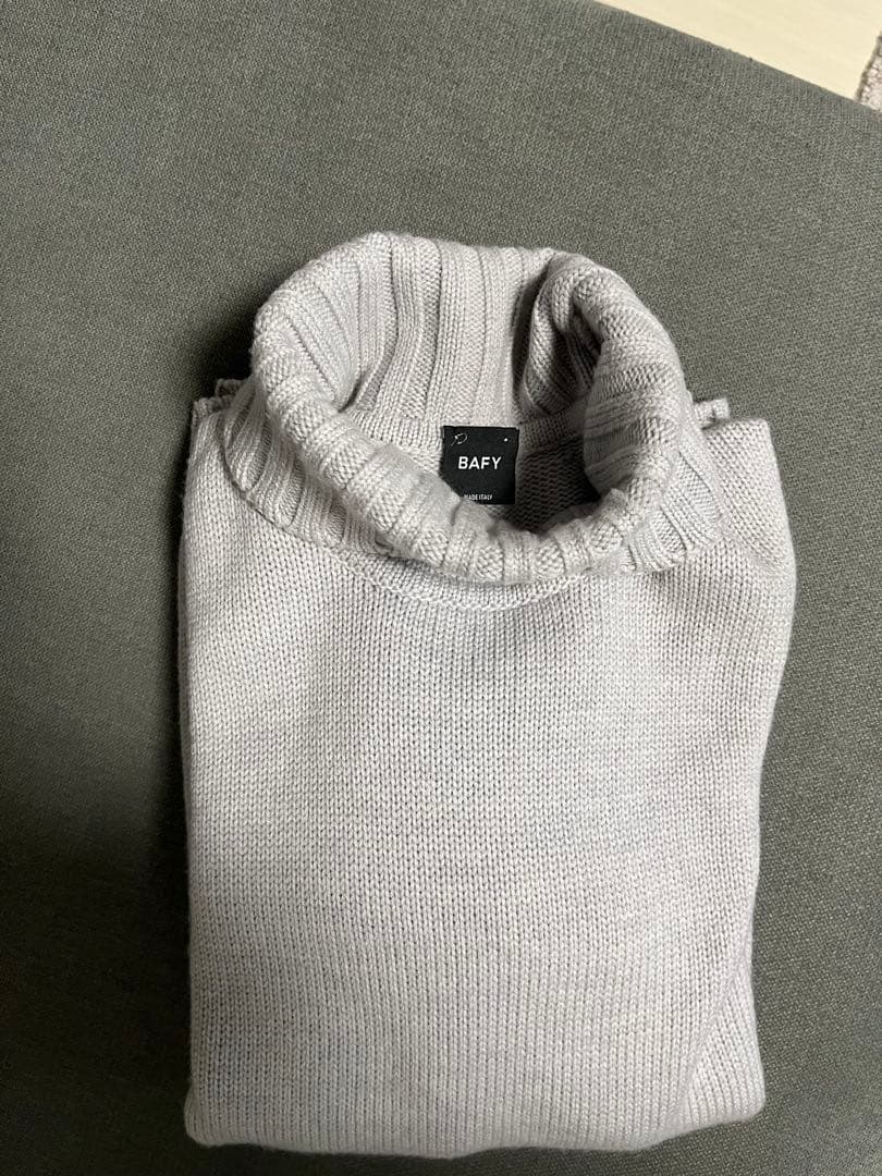 BAFY グレー タートルネックニット