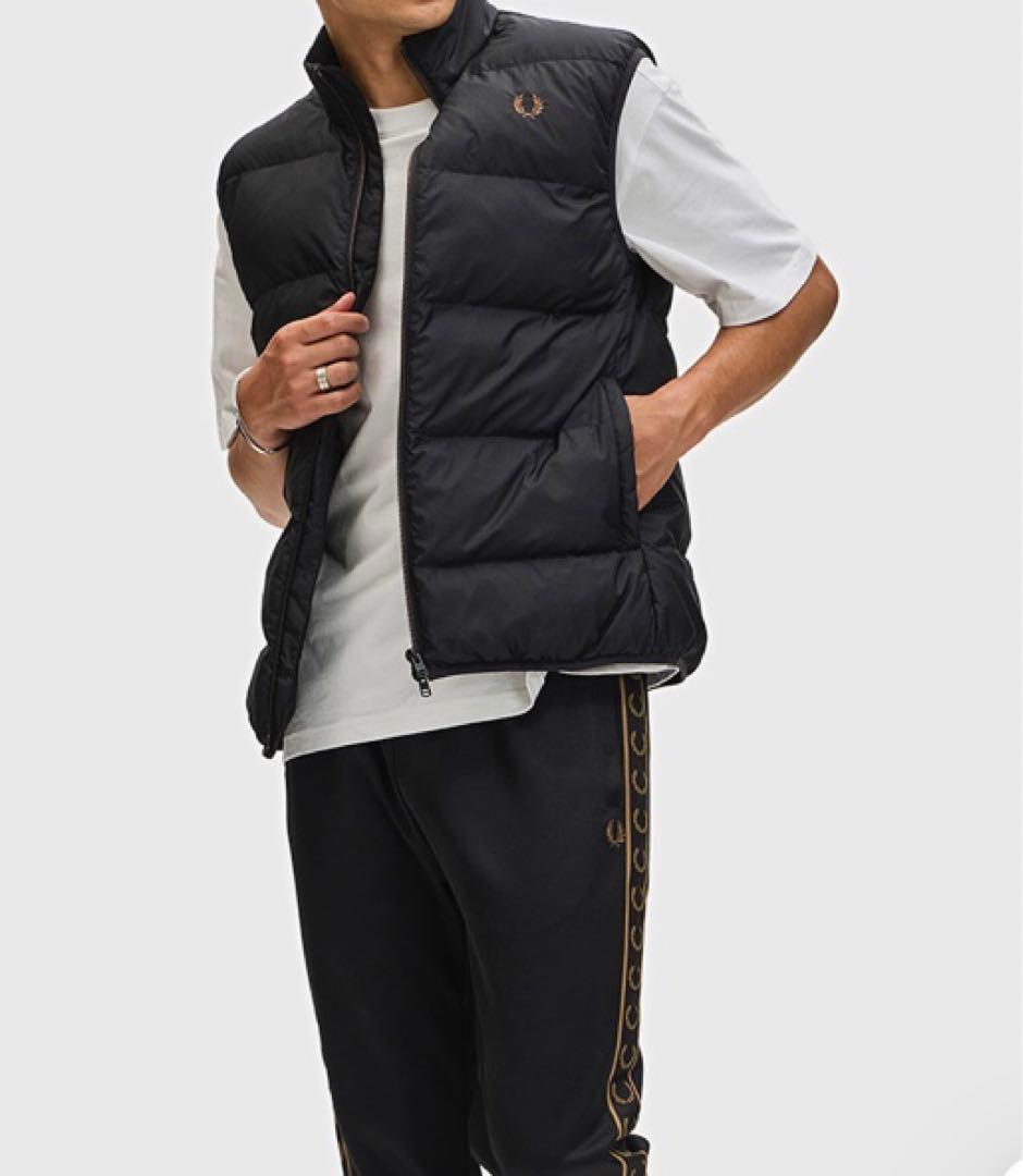 今季新作♪完売品　フレッドペリー ダウンベスト黒×黄 ♪L size