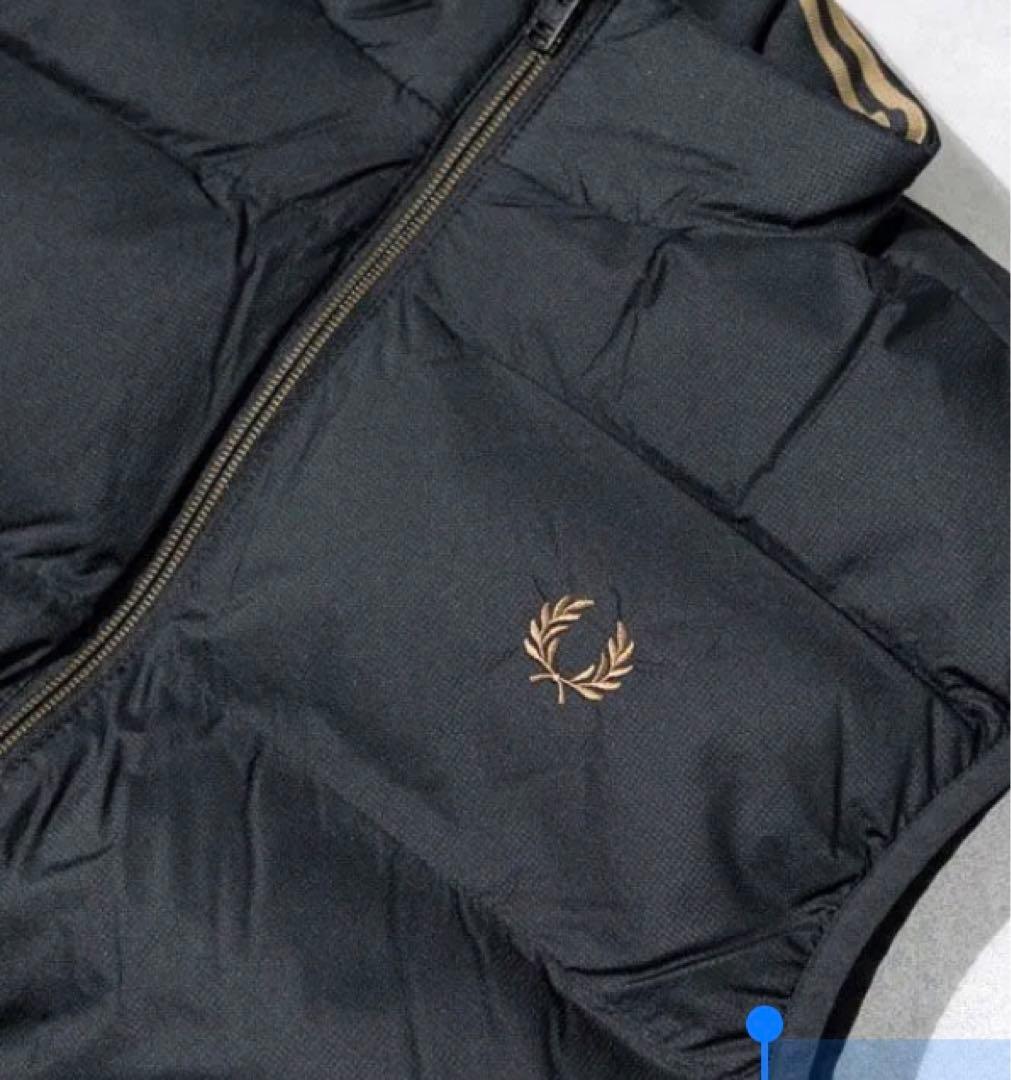 今季新作♪完売品　フレッドペリー ダウンベスト黒×黄 ♪L size