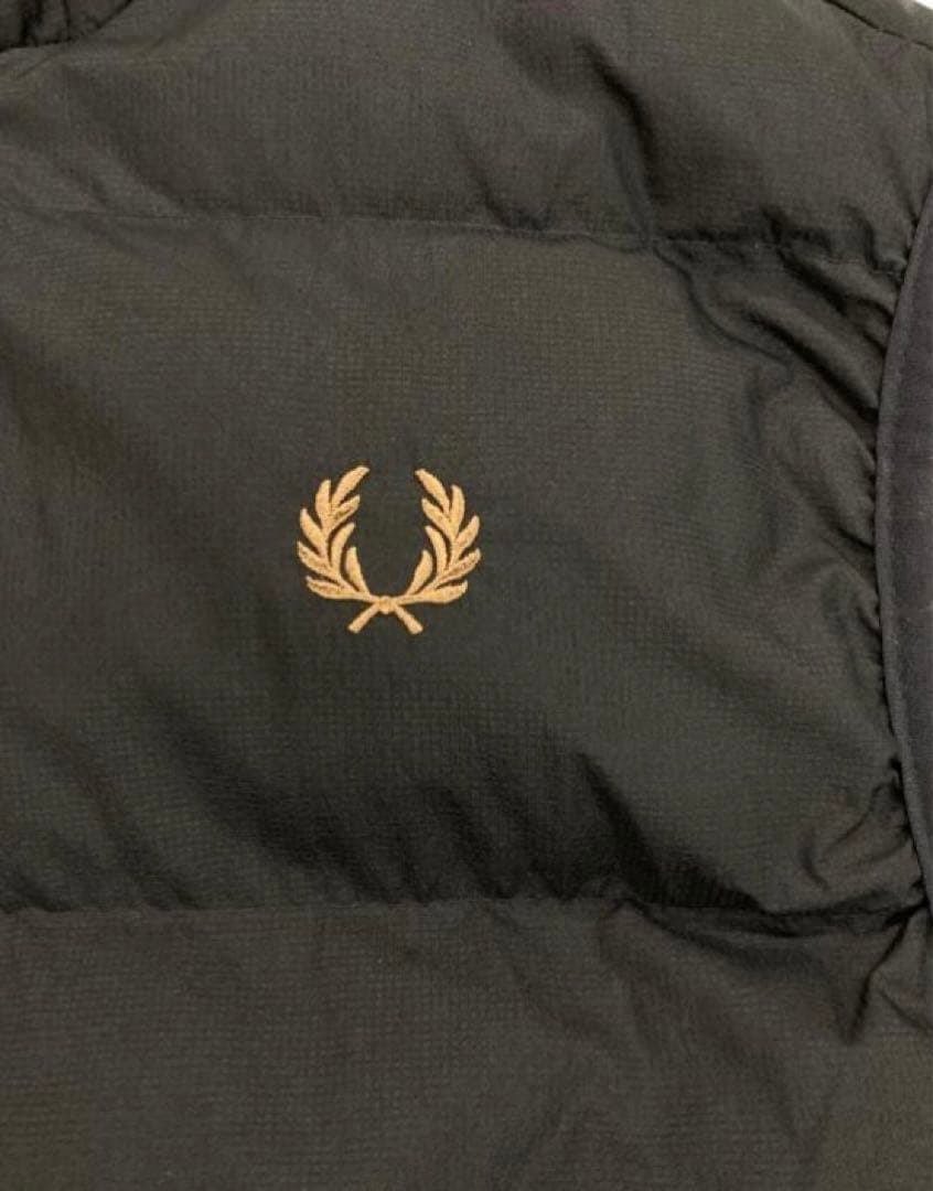 今季新作♪完売品　フレッドペリー ダウンベスト黒×黄 ♪L size