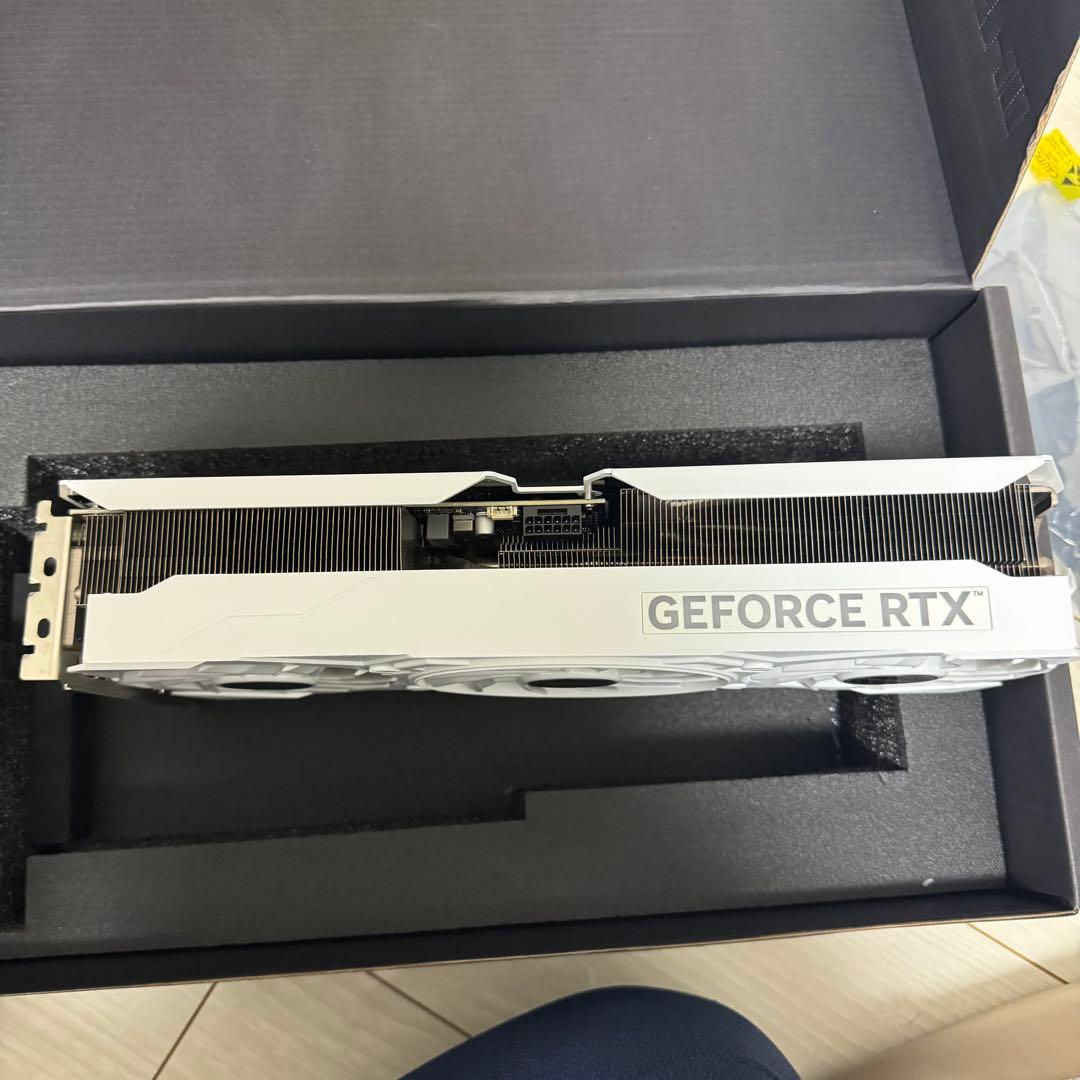 玄人志向 GK-RTX4070Ti-E12GB/WHITE/TP