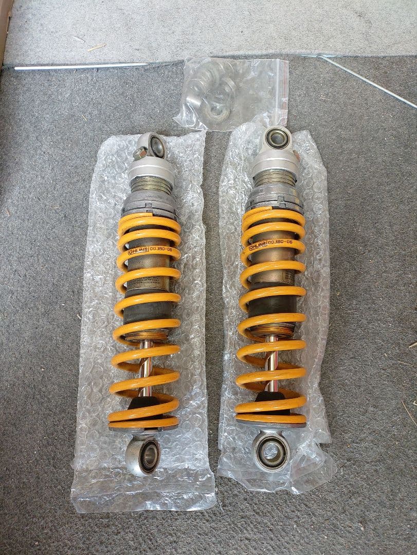 OHLINS 調整可能サスペンション オレンジ