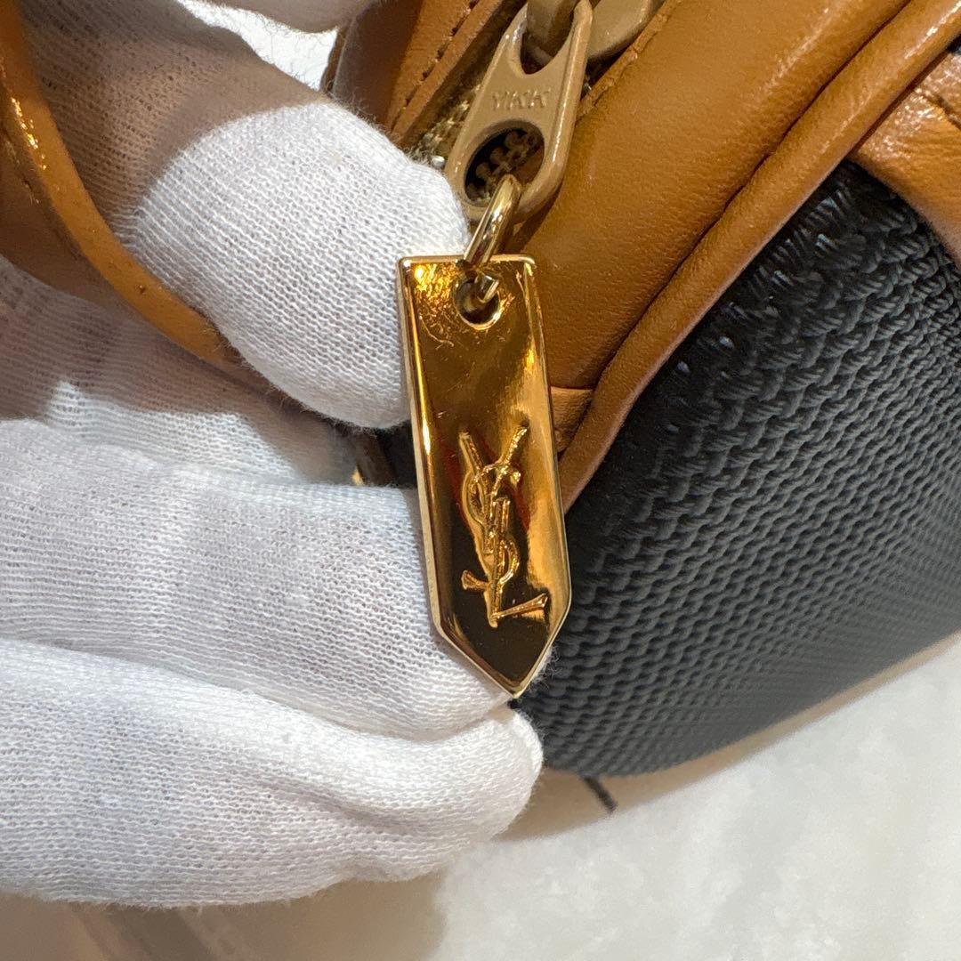 美品イヴサンローラン レザー ショルダーバッグ