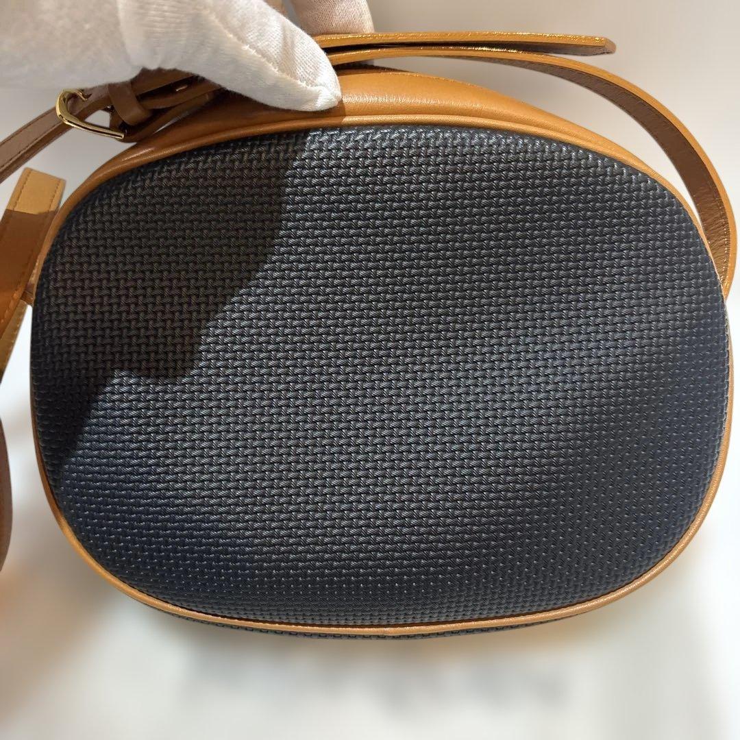 美品イヴサンローラン レザー ショルダーバッグ