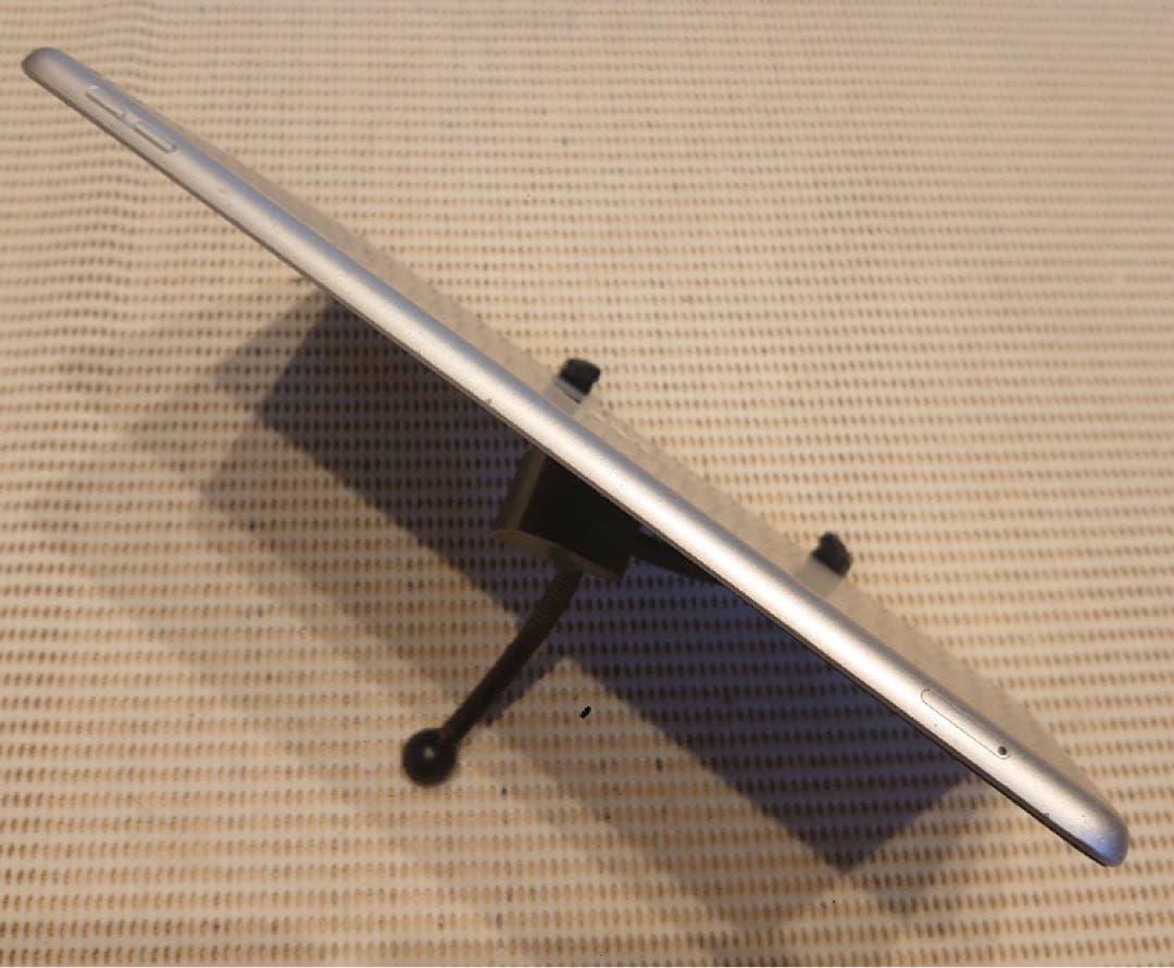 完動品SIMフリーiPad第9世代(A2604)本体64GB送料込XJF7H