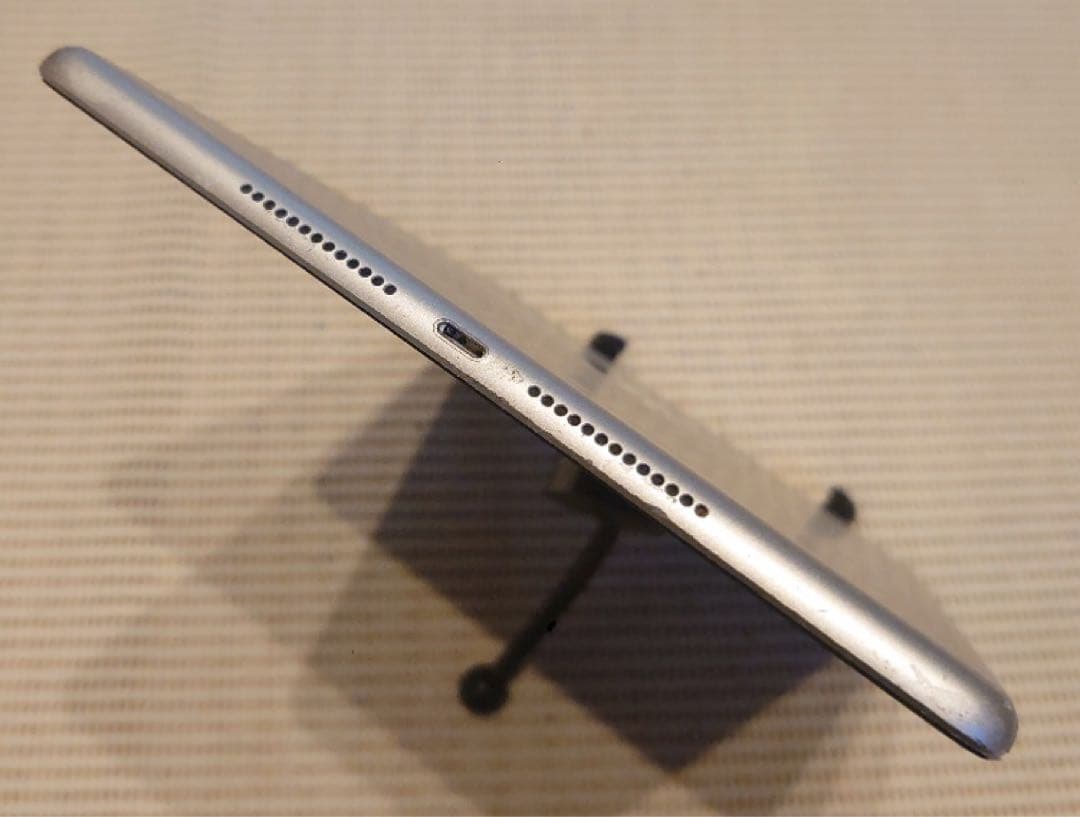 完動品SIMフリーiPad第9世代(A2604)本体64GB送料込XJF7H