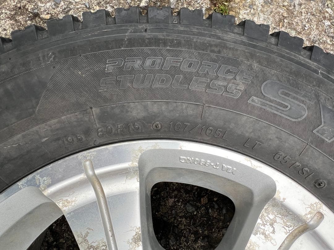 ハイエース　アルミホイール　スタッドレスセット