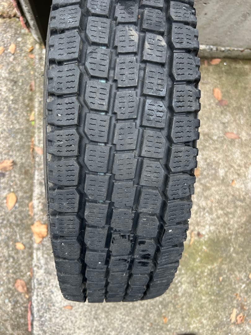 ハイエース　アルミホイール　スタッドレスセット