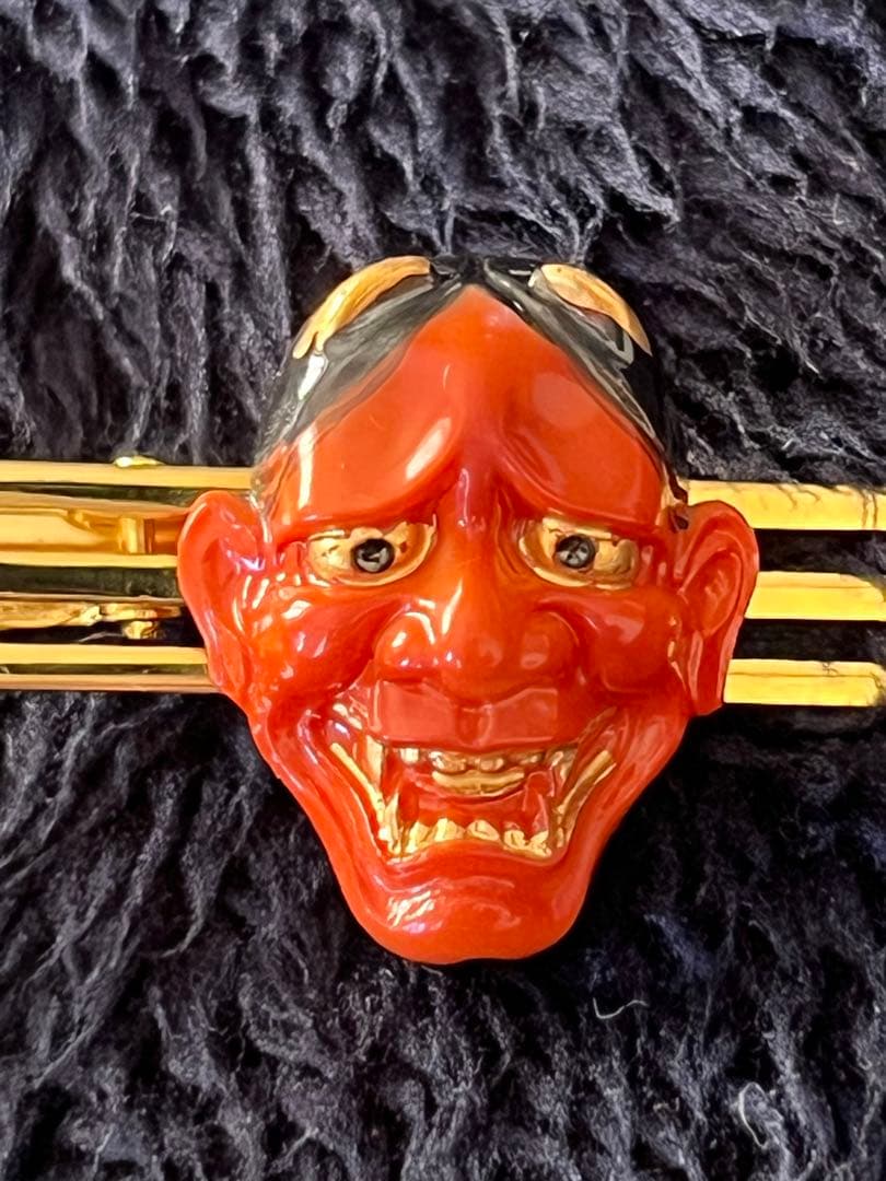 Toshikane 鬼のネクタイピン 陶器製