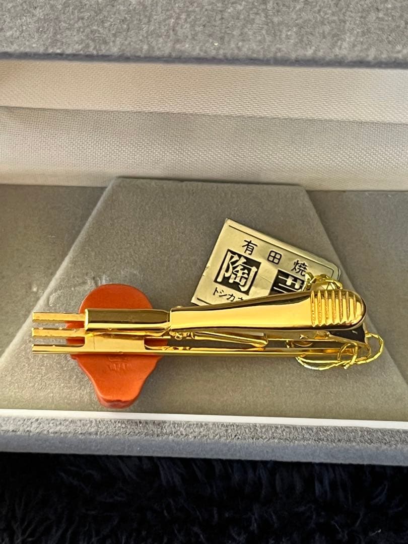 Toshikane 鬼のネクタイピン 陶器製