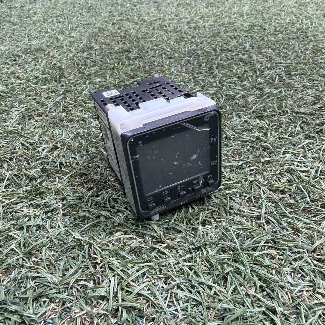 中古 OMRON E5CC-RX2ASM-000 温度調節器 動作保証