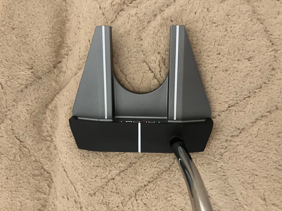 「赤い色」Odyssey TRI-HOT#7ネオマレットパター