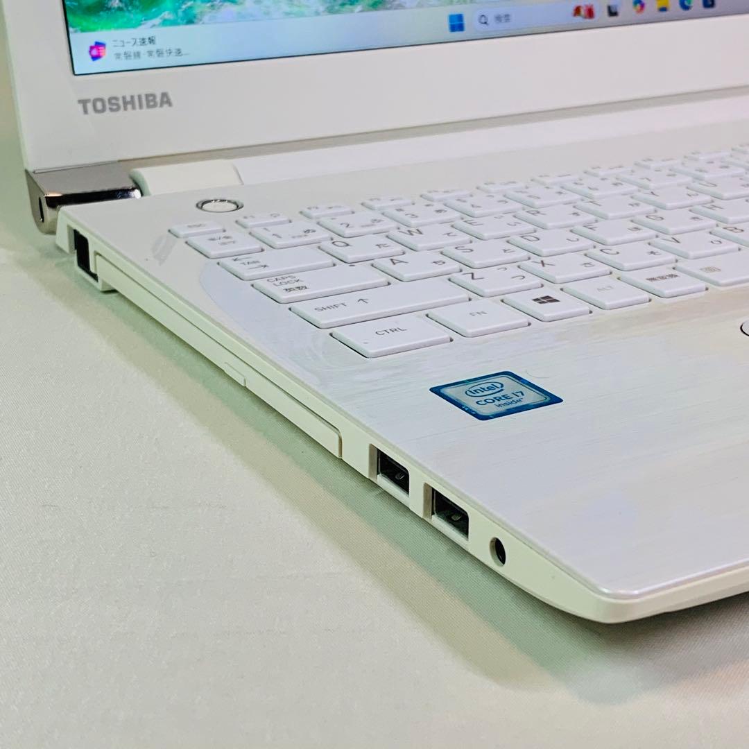 Core i7✨SSD240GB✨16GB✨東芝✨オフィス✨白✨ノートパソコン