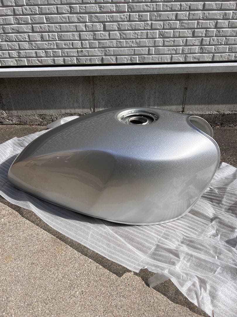 ［美品］　ゼファーカイχ タンク　純正シルバー