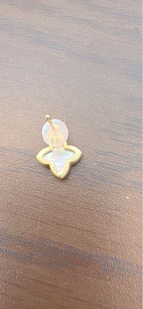 ブラックシェル ピアス（片耳）