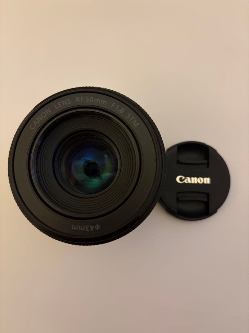 Canon RF50mm F1.8 STM ※レンズフード(ES-65B)付き