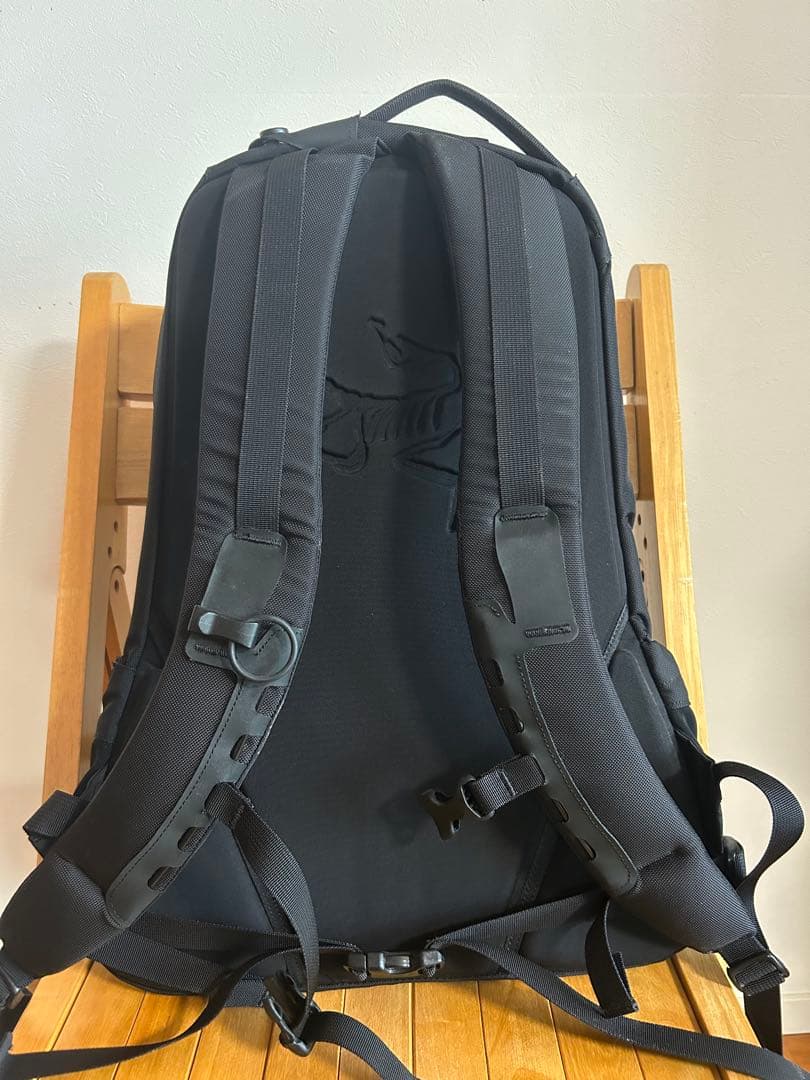 【美品】国内正規品 アークテリクス アロー16 ブラック×ゴールド 廃盤カラー