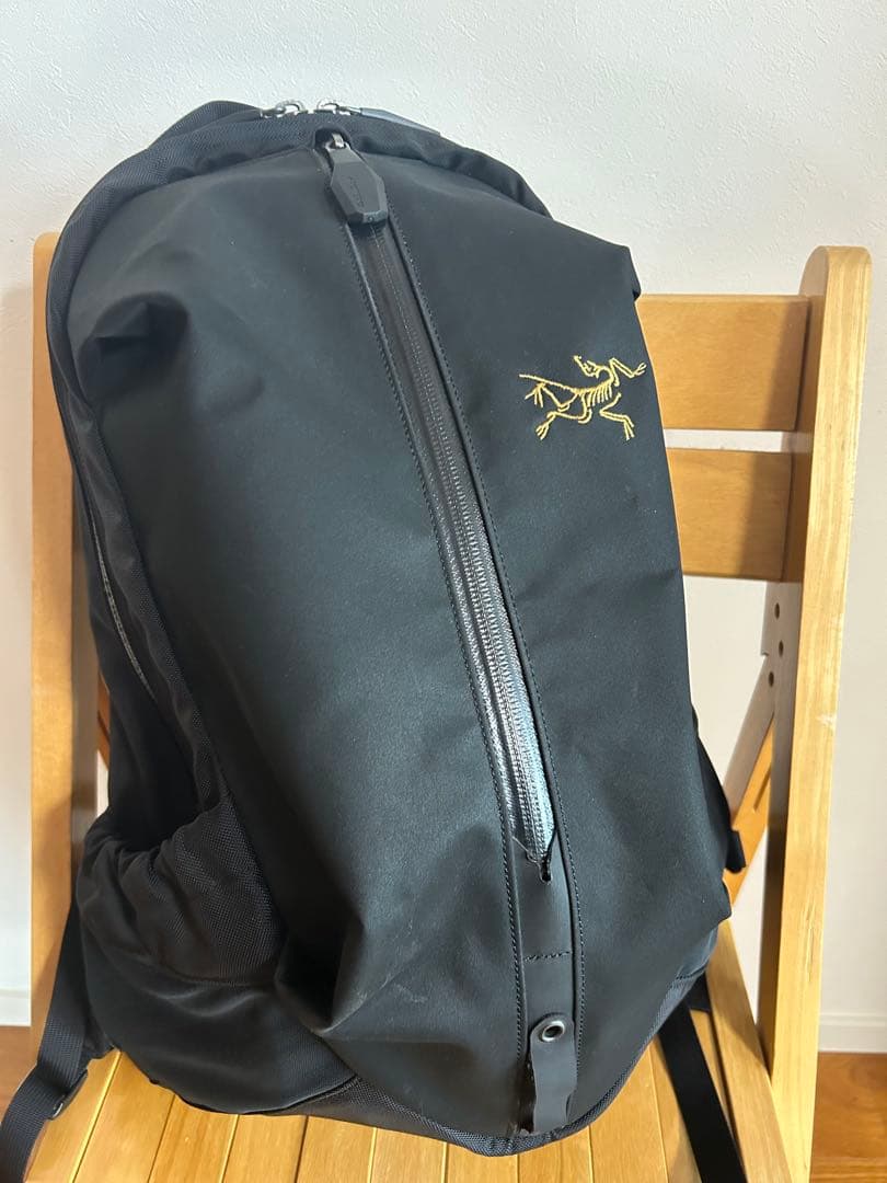 【美品】国内正規品 アークテリクス アロー16 ブラック×ゴールド 廃盤カラー