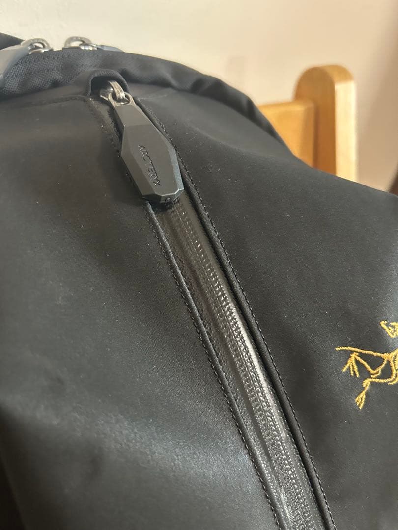 【美品】国内正規品 アークテリクス アロー16 ブラック×ゴールド 廃盤カラー