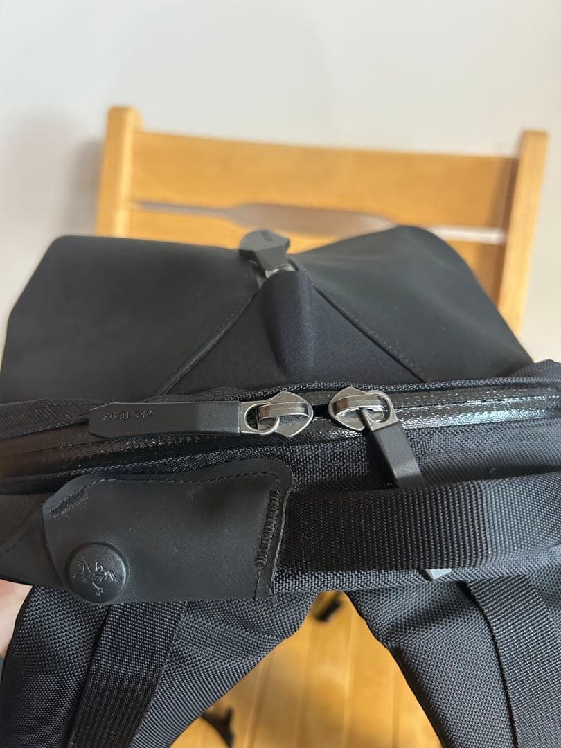 【美品】国内正規品 アークテリクス アロー16 ブラック×ゴールド 廃盤カラー