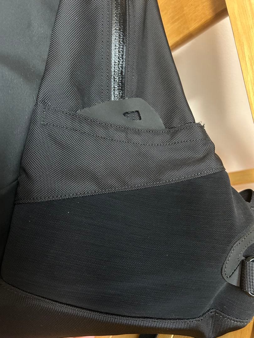 【美品】国内正規品 アークテリクス アロー16 ブラック×ゴールド 廃盤カラー