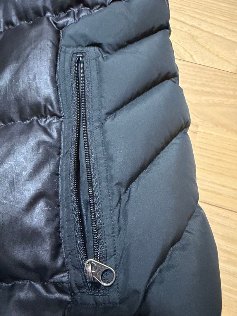 Patagonia ブラック ダウンベスト