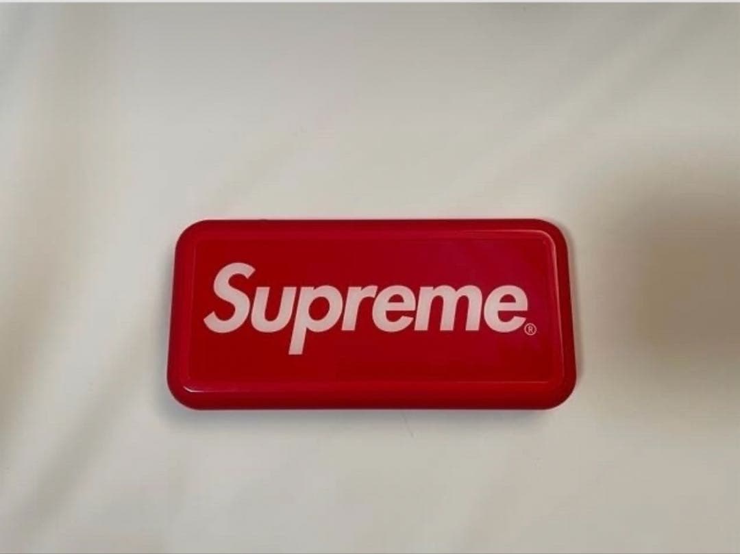 美品❗️Supreme モバイルバッテリー赤