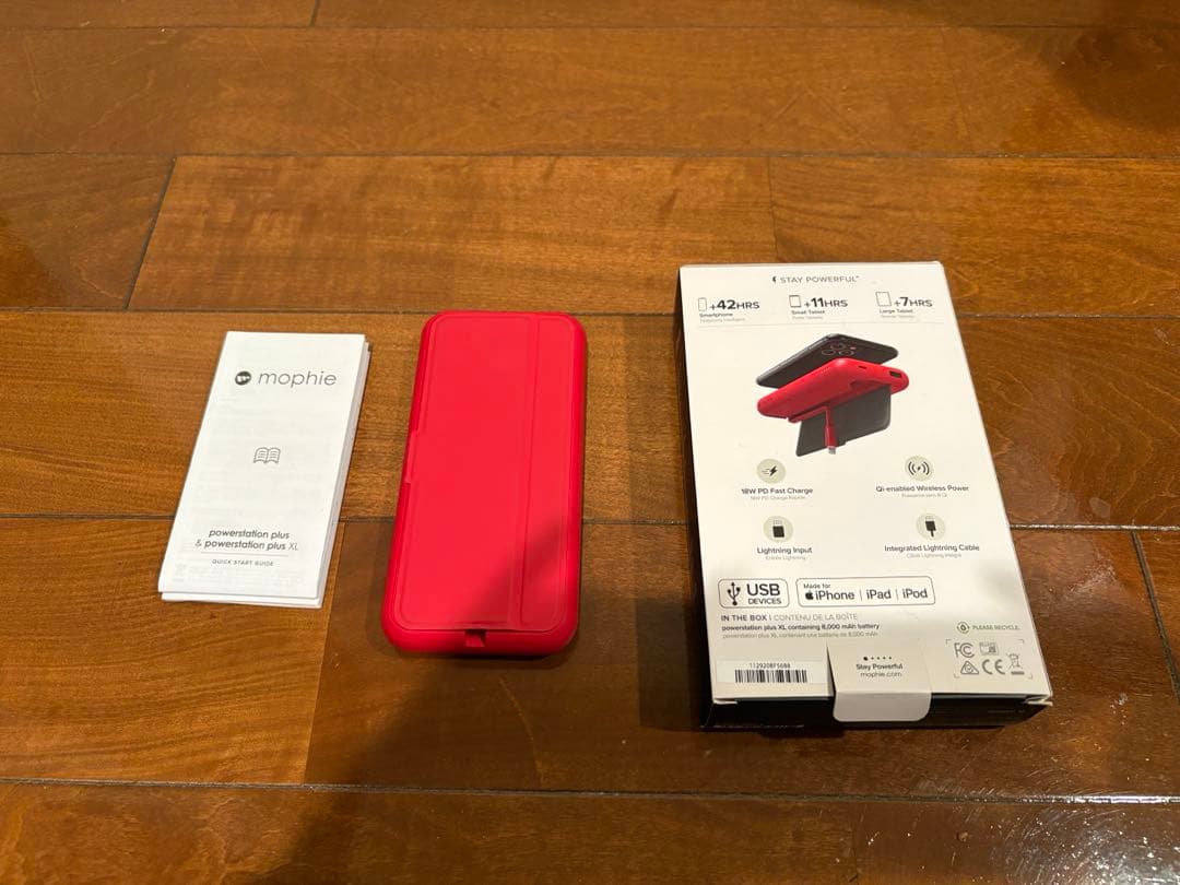 美品❗️Supreme モバイルバッテリー赤