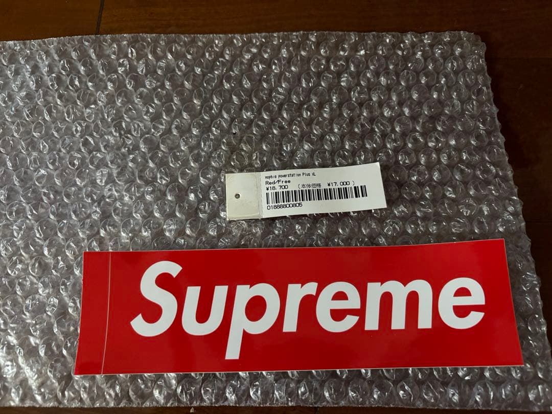 美品❗️Supreme モバイルバッテリー赤