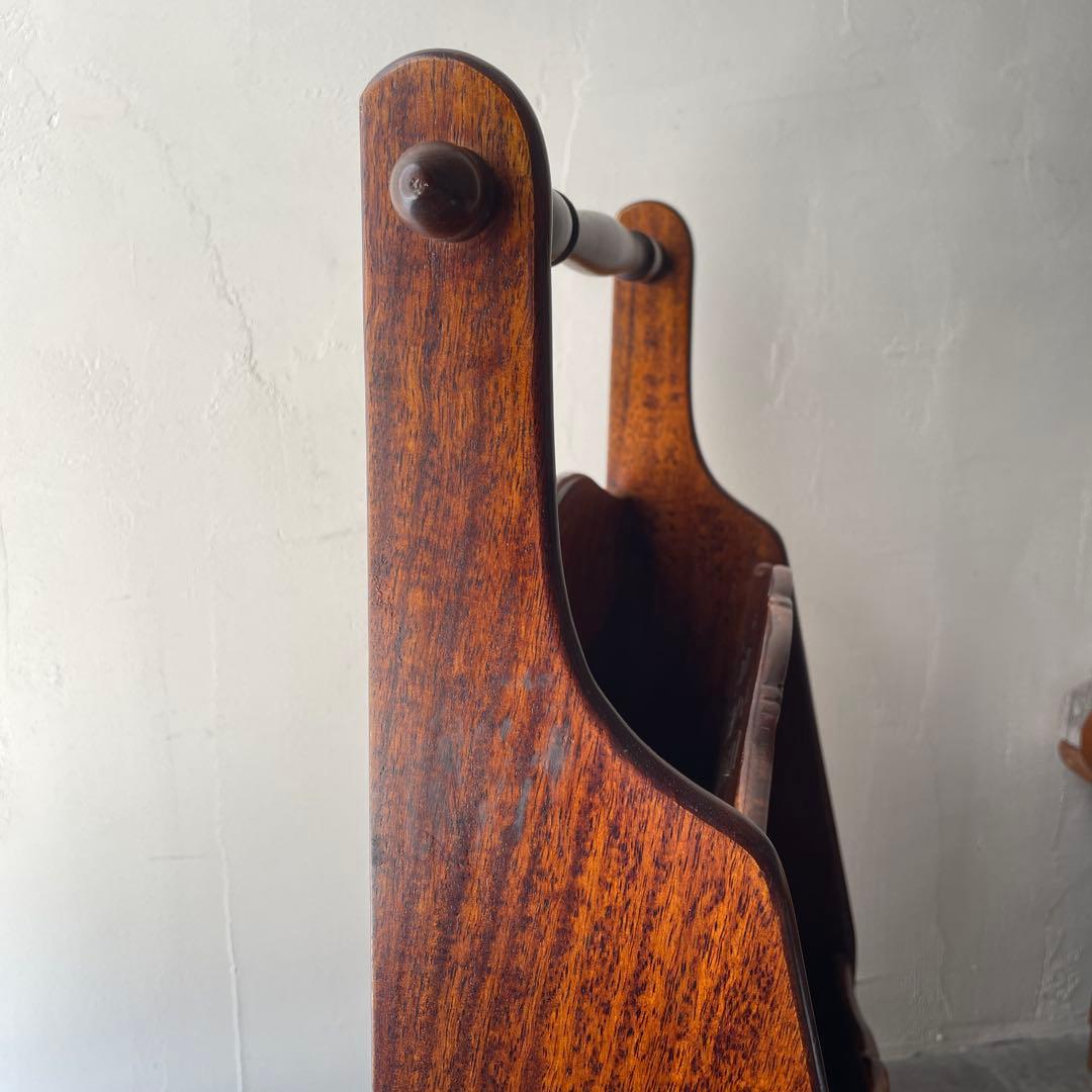 吉川　木製　彫刻　マガジンラック 薄型　スリム　ダークブラウン 2段